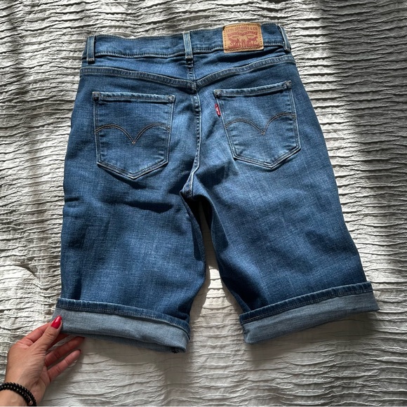 Levi’s Classic Bermuda Shorts - Picture 3 of 9